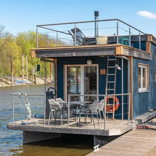 Tolles Tiny-Hausboot Marianne mit Dachterrasse，位于汉堡的酒店