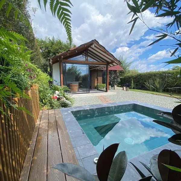 Cabaña Lembos Jacuzzi con vista al cielo，位于佩雷拉的酒店