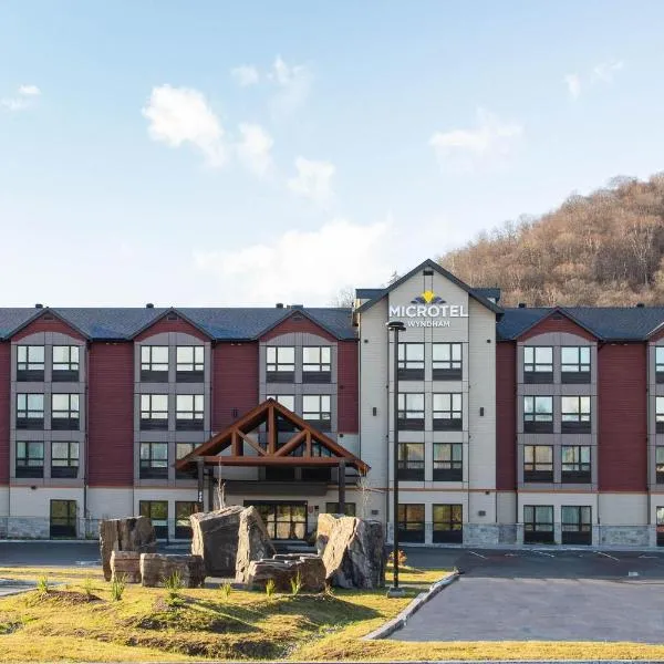Microtel Inn & Suites by Wyndham Mont Tremblant，位于蒙特朗布朗的酒店