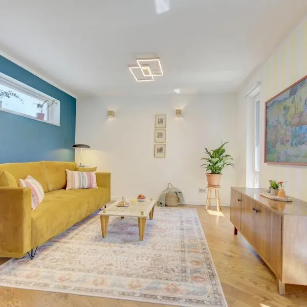 Bungalow - Kinderspielplatz - Garten mit Feuerstelle，位于Timelkam的酒店