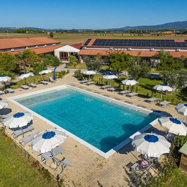 Delfino Tuscany Resort，位于切齐纳码头的酒店