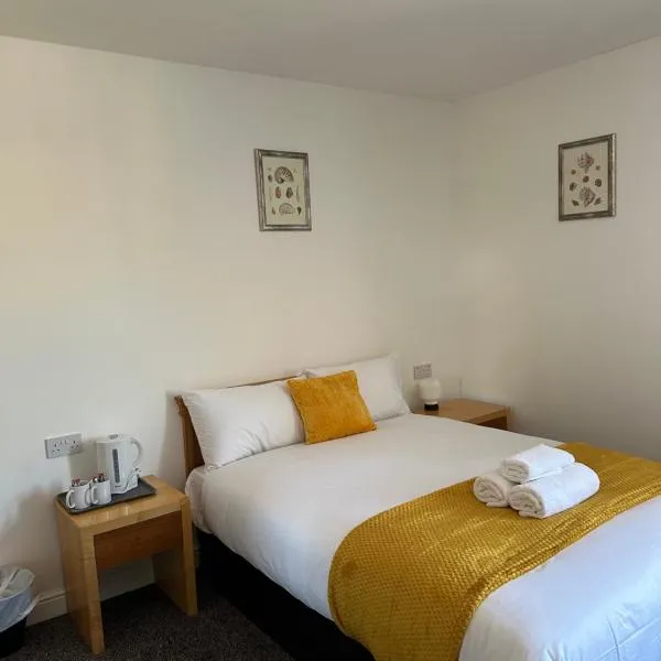 Continental Hotel with access to shared kitchen，位于赫尔的酒店