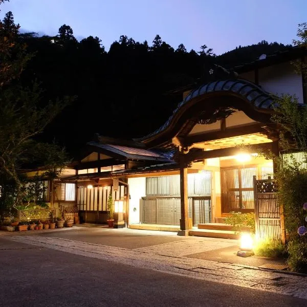 宿坊觉林坊日式旅馆，位于Iitomi的酒店