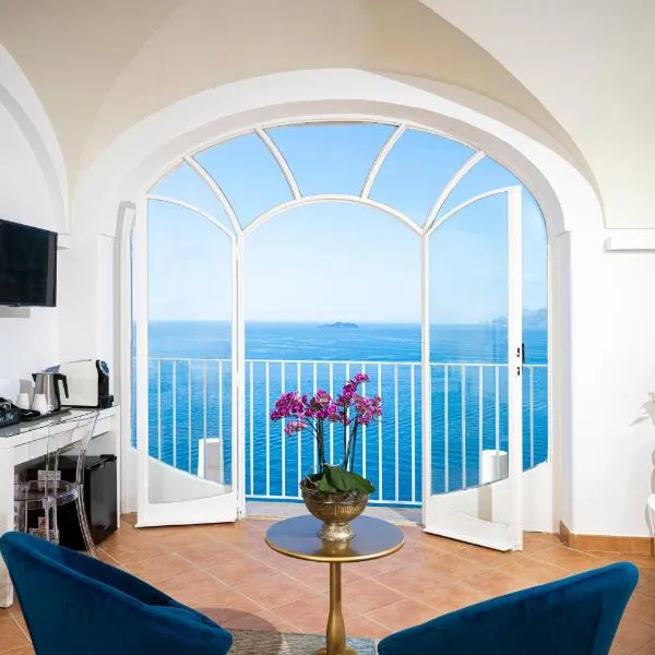 Villa Santa Chiara Positano Suites，位于波西塔诺的酒店