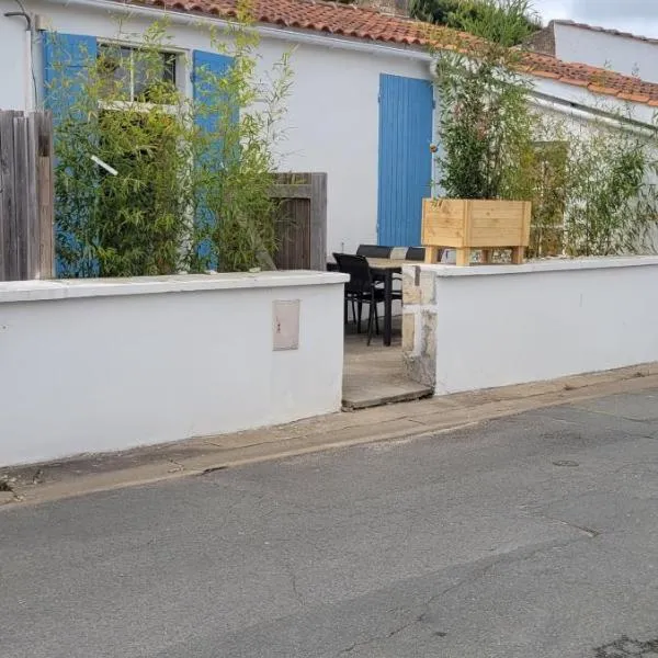 la cabane de chez berthe proche de la plage，位于Chaucre的酒店
