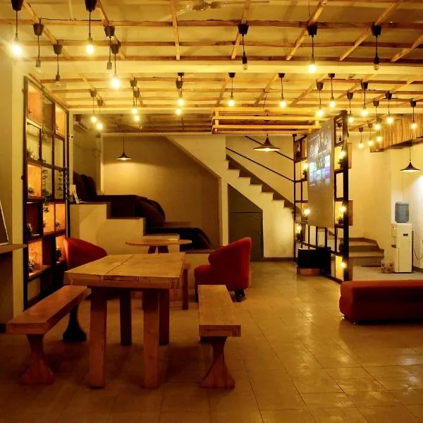 Rahgir Tales Hostel - Taj View 800m from Taj Mahal，位于阿格拉的酒店