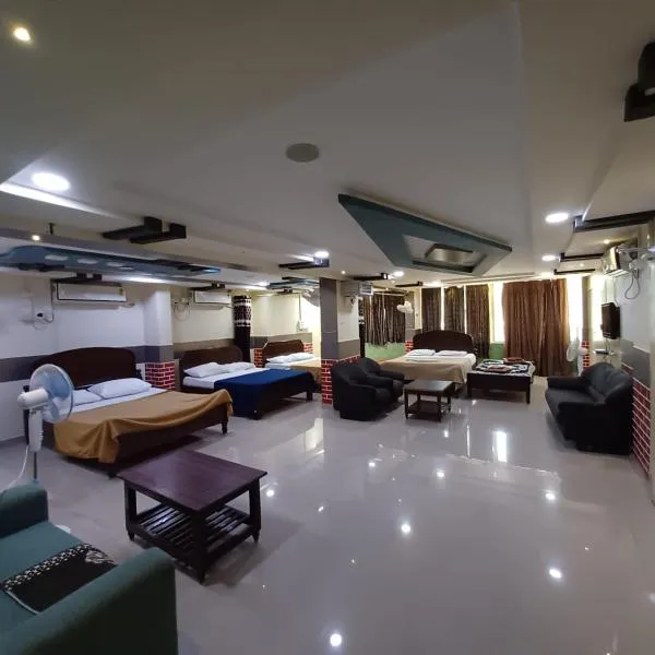 Nayath Serviced Apartments, Homely Stay for Families since 2011 Close to Bus, Railway Stations, Near to Reliance Mart, Srinivasam complex and many Restaurants Fully Furnished Kitchen Pet Friendly，位于蒂鲁帕蒂的酒店