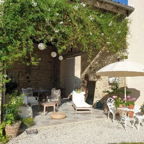 La Maison Ânanda，位于Aigre的酒店
