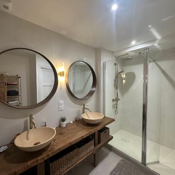 Maison Cosy Niort parking privé 3 chambres，位于尼奥尔的酒店