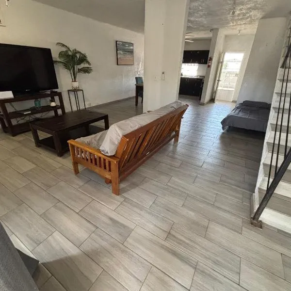 Shoreline Condo 5 Desert Oasis Free Wifi, Cool AC，位于圣费利佩的酒店