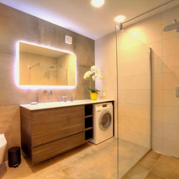 Best Sea View Apartment in Jelsa，位于耶尔萨的酒店
