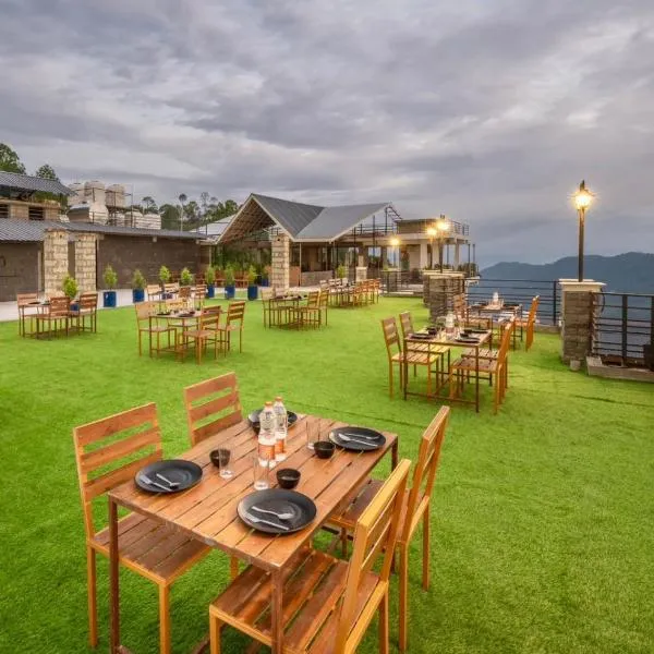 Mountain Breeze Hill Crest Luxury Apartments，位于Dharampur的酒店
