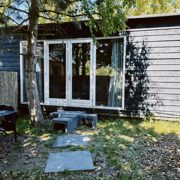 A tiny house - Amsterdam region，位于莱利斯塔德的酒店