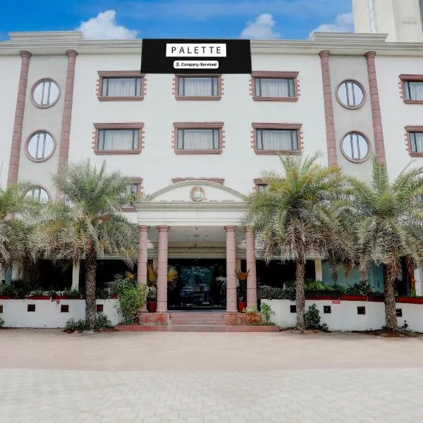 Palette Hotel And Resort Anand Formerly Hotel La Casa Inn，位于阿南德的酒店