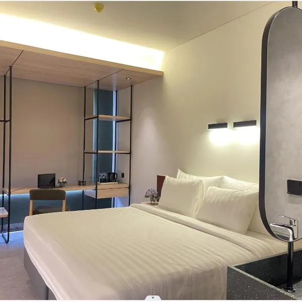 ATOOI Hotel Alam Sutera，位于塞尔蓬的酒店