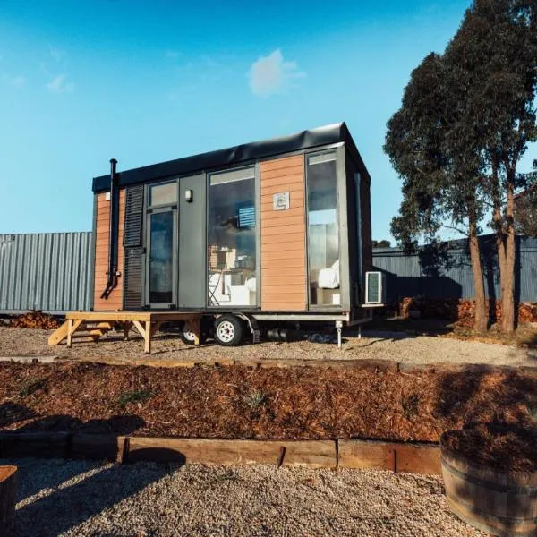 Farm Stay at Sheltered Paddock by Tiny Away，位于Warrenmang的酒店