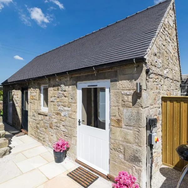 Country Cottage with Hot Tub - pre-heated for your arrival，位于巴克斯顿的酒店