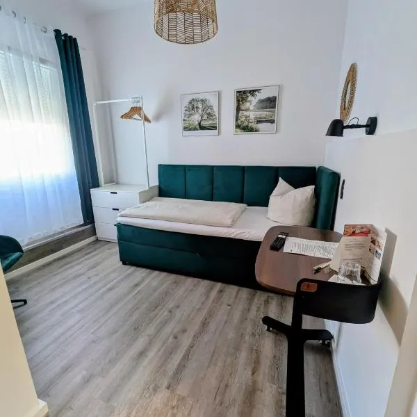 Schäfers Hotel, Self-Check-in, Cafe und Bäcker am Hotel，位于弗希塔的酒店