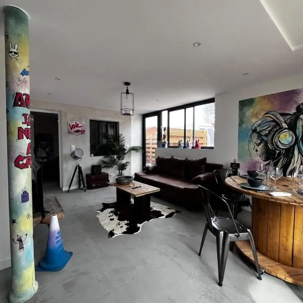 La folie douce Jacuzzi et clim，位于蒙托邦的酒店
