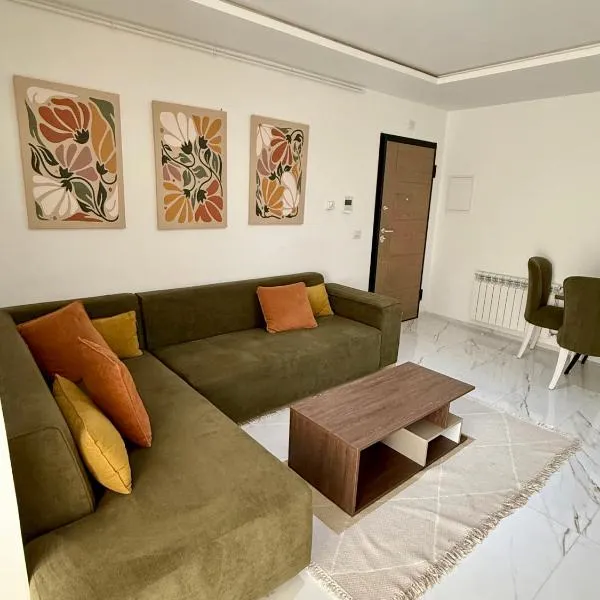 Appartement moderne à l Aouina avec WiFi parking et proche aéroport Tunis Carthage，位于艾尔亚奈的酒店