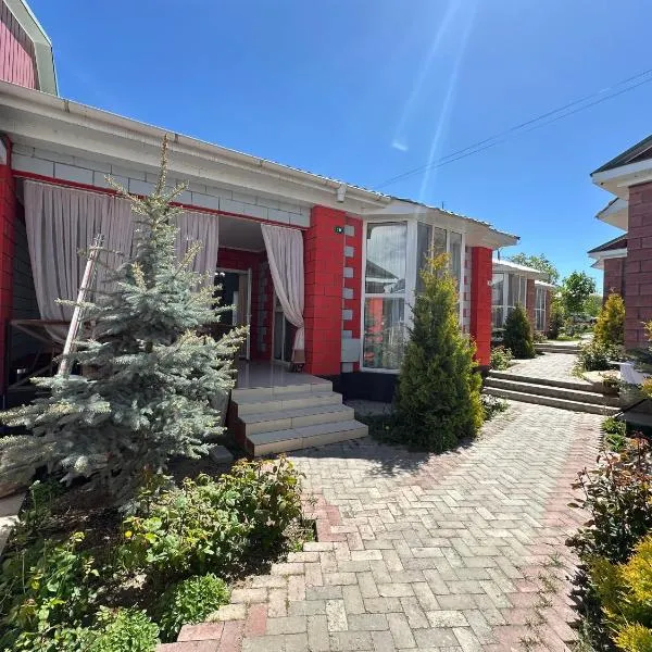 Raduga West 'Emerald' Cottage，位于Kosh-Kël'的酒店
