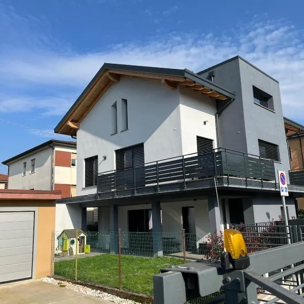 Casa Darcellas - Nuovo Trilocale full electric vicino Bergamo e Milano，位于达尔米内的酒店