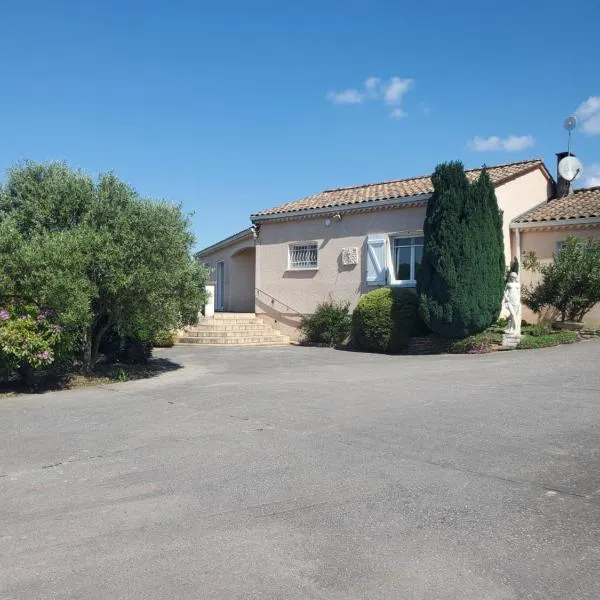 Villa privée au calme avec gand jardin et terrasse，位于Bout-du-Pont-de-Larn的酒店