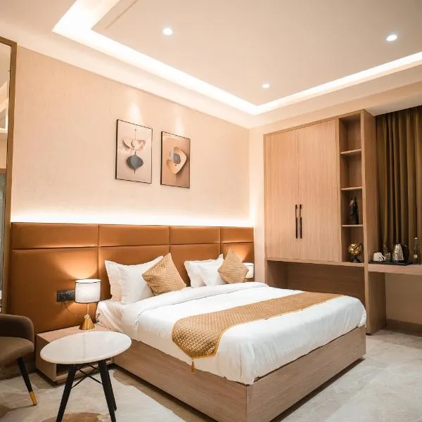Hotel QUBA，位于卢迪亚纳的酒店