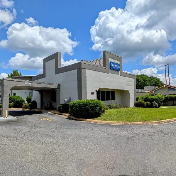 Travelodge by Wyndham Forsyth，位于福赛斯的酒店