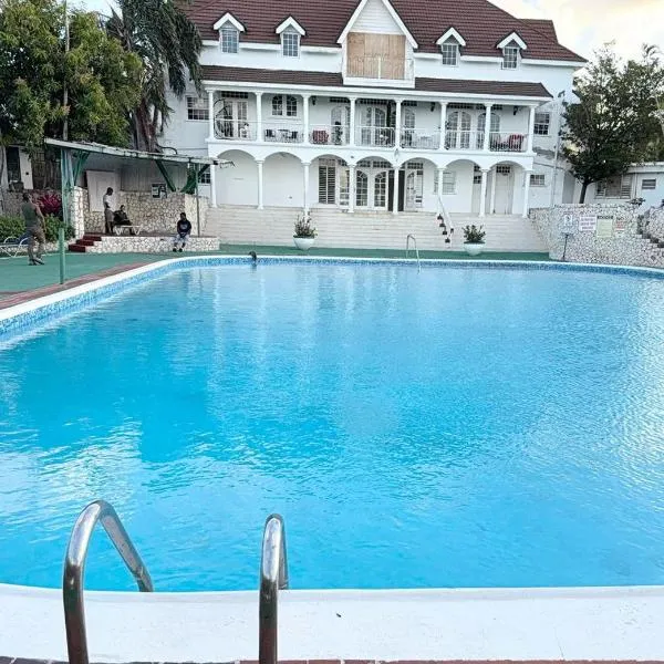 Seacastle Beach Penthouse，位于蒙特哥贝的酒店