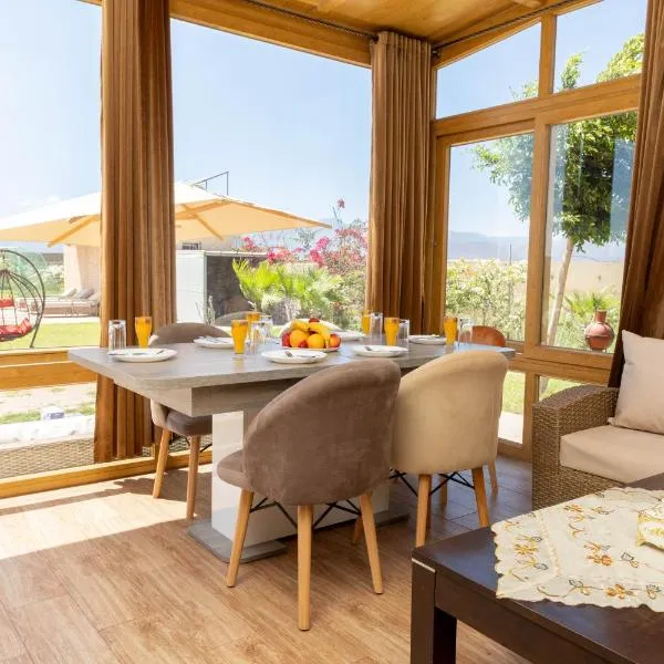Peaceful Family Villa on a Farm with Private Pool and Stunning Mountain Views，位于阿加迪尔的酒店