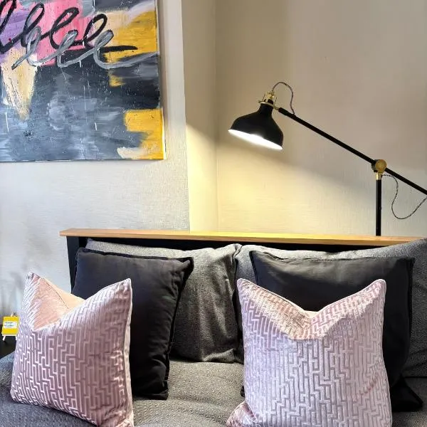 Modern Art House - serviced accomodation，位于利物浦的酒店