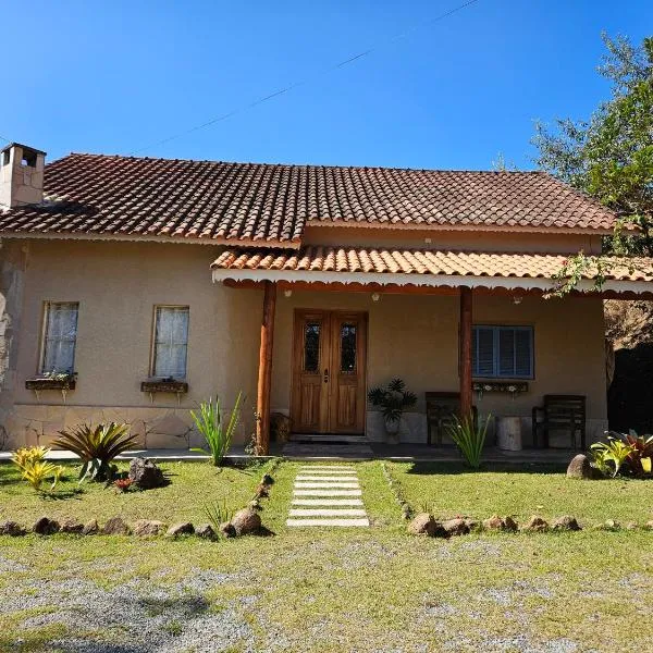 Casa de campo Bela Vista com Piscina na montanha，位于皮拉卡亚的酒店