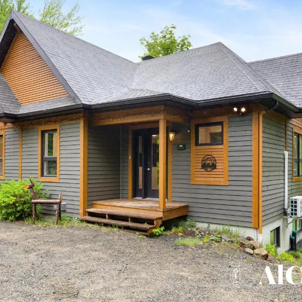 L'ours de Charlevoix - Chalet proche du Massif avec spa，位于圣弗朗索瓦小河的酒店
