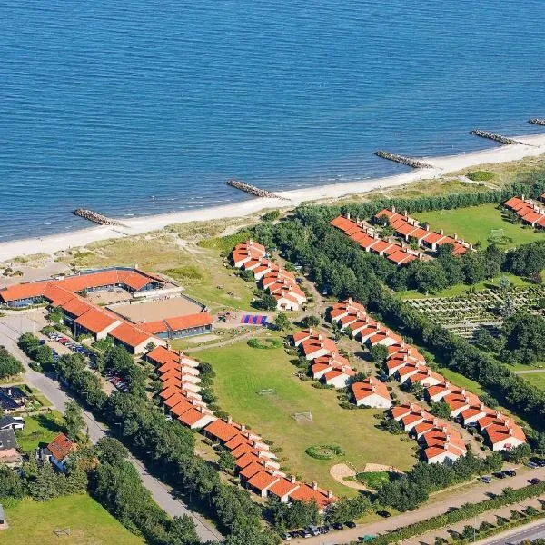 6 person holiday home on a holiday park in Sæby，位于赛比的酒店