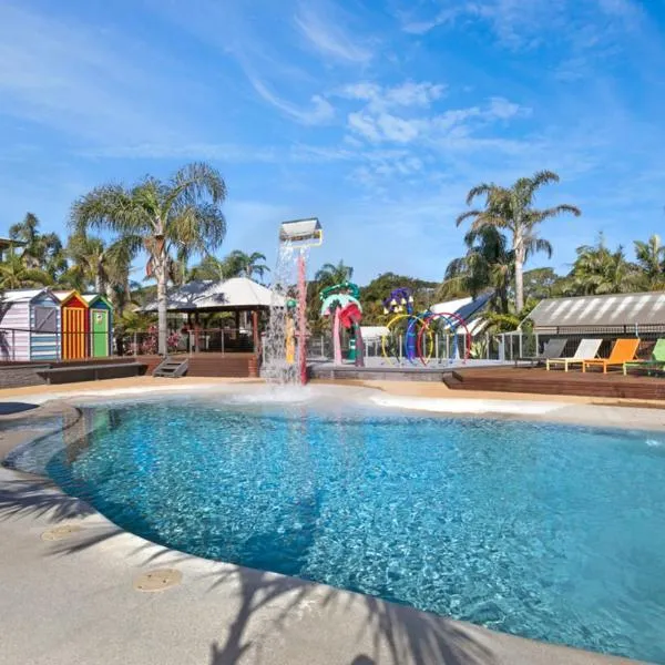 Wairo Beach Holiday Park，位于Lake Tabourie的酒店