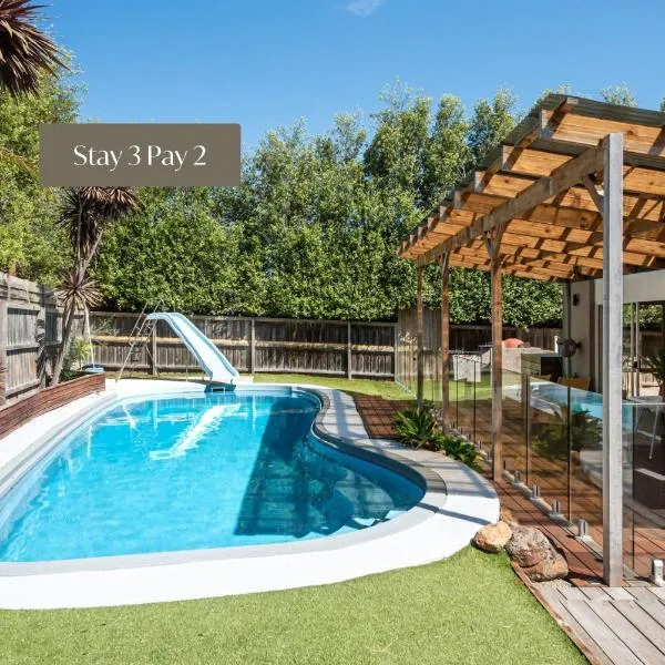 Malibu in Mt Martha with solar heated pool，位于玛莎山的酒店