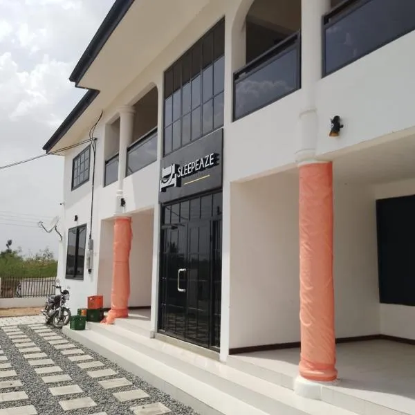 Sleepeaze Hotel，位于Afienya的酒店