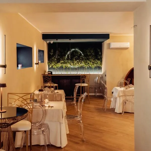 Kira suite and rooms，位于波佐利的酒店