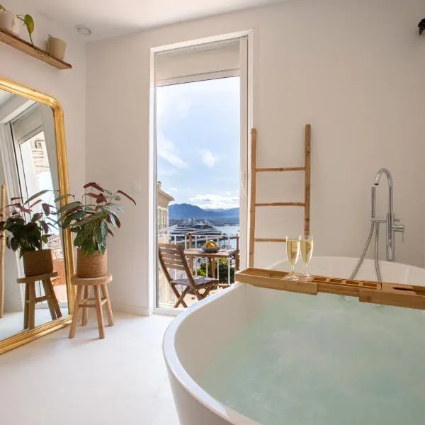 Sublime, hyper-centre d'Ajaccio, avec Spa, Sauna, Vue mer & Plage à 3min，位于阿雅克修的酒店