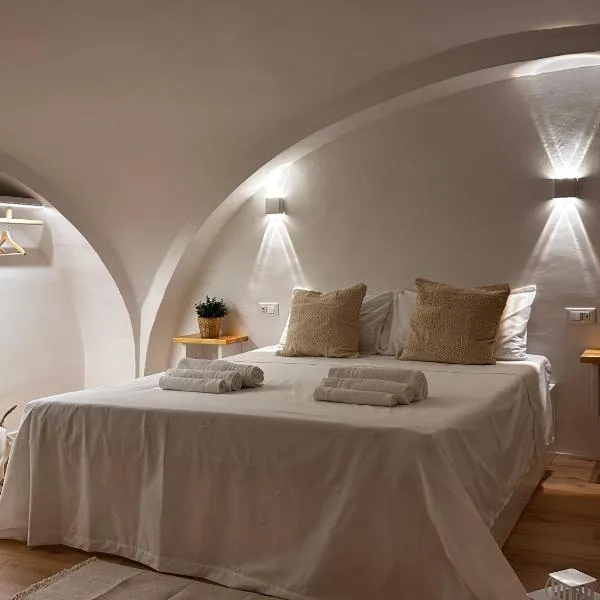 SUITE DELLA PIAZZA - Private & Exclusive Location，位于滨海波利尼亚诺的酒店