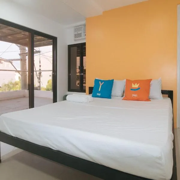 Sans Hotel near Enchanted Kingdom Santa Rosa Laguna，位于Santa Rosa的酒店