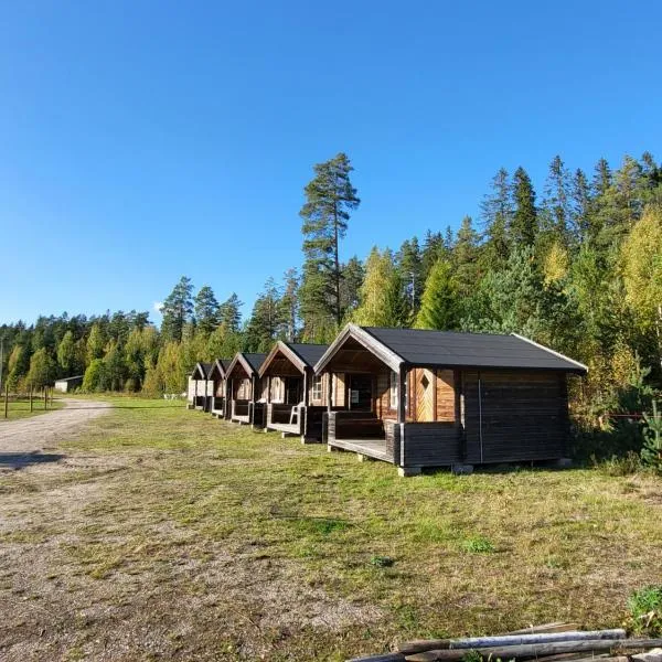 Ofvansjö Gård , Enkel stuga för övernattning på ett fd militärområde，位于桑德维肯的酒店