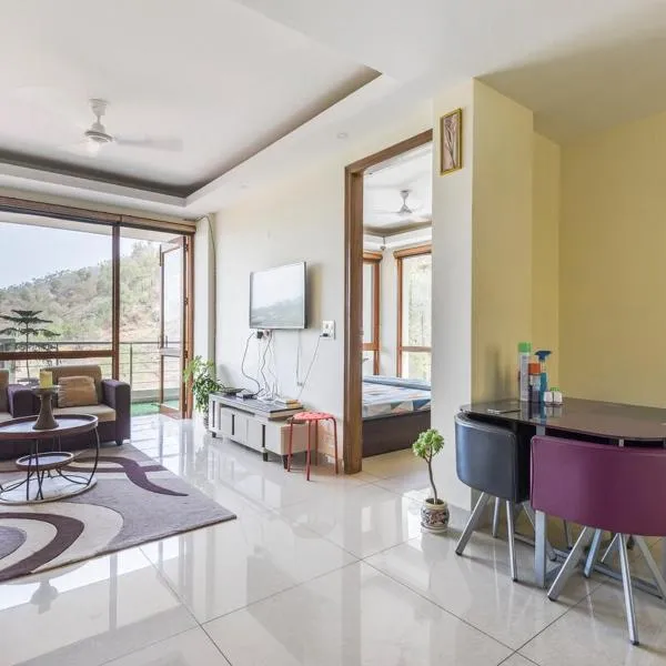 2BHK Furnished Apartment/Near Kasauli/Barog/Luv Fun & Adventure，位于索兰的酒店