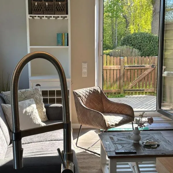 Ferienwohnung Alte Schule Vitzdorf im Hamptons-Stil mit großer Terrasse!，位于费马恩的酒店