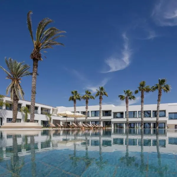Paphos Hills Resort & Spa by Brown Hotels，位于帕福斯的酒店