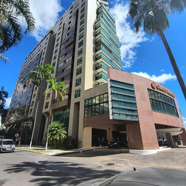 Flat particular com varanda, garagem e wi-fi no Hotel Grand Mercure，位于巴西利亚的酒店