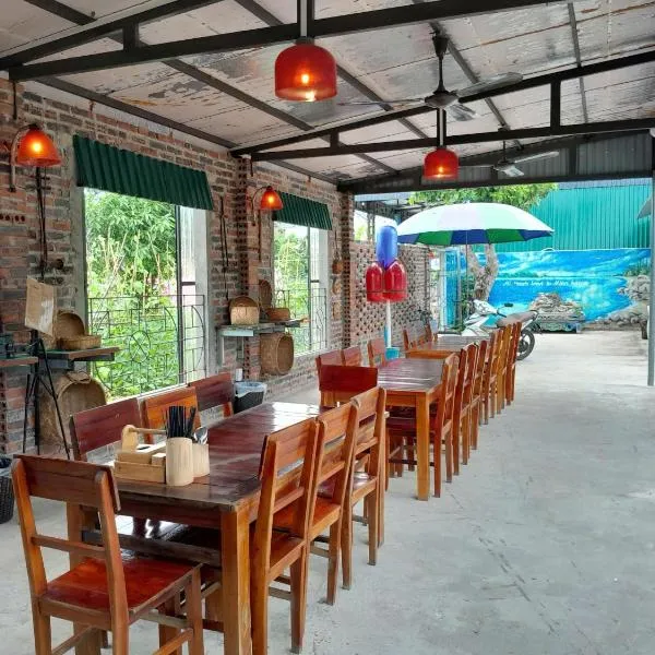 Mina Café & Stay，位于泉兰的酒店