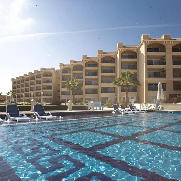 Selena Beach Resort - Premium Suites，位于赫尔格达的酒店