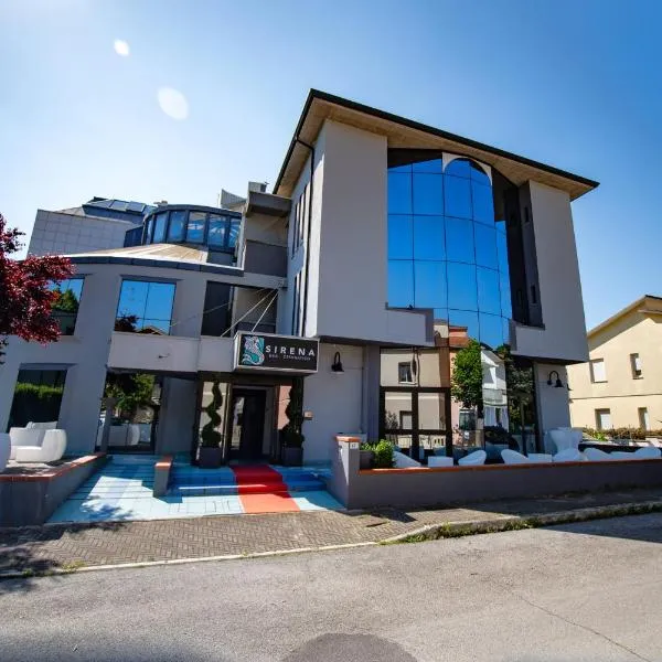 Hotel Sirena - B&B，位于切塞纳蒂科的酒店